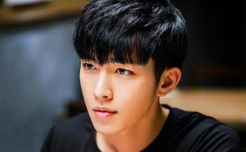 娱乐爆料炎亚纶是真的吗,娱乐爆料背后的真相